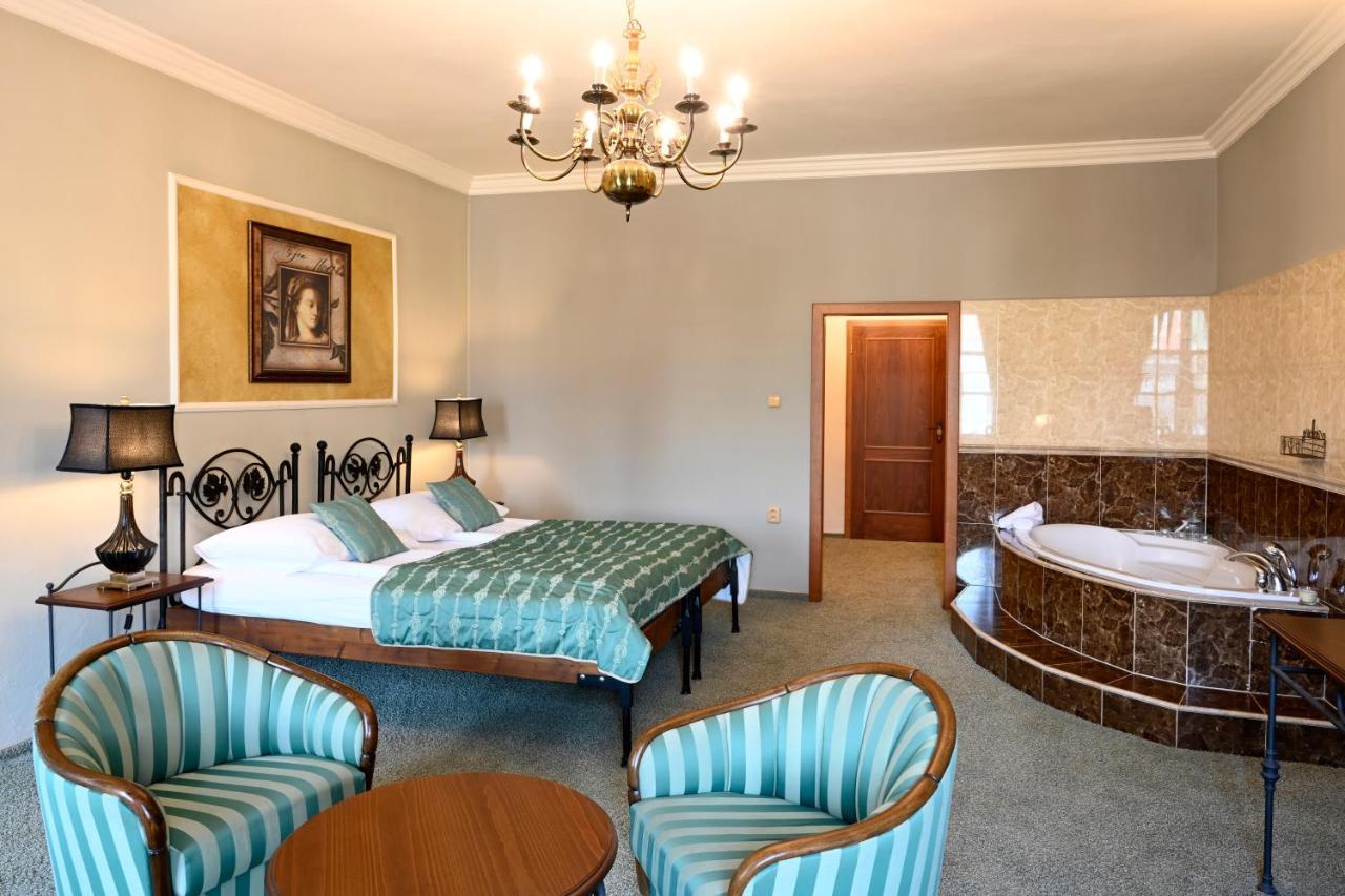 Hotel Boucek Kroměříž Esterno foto